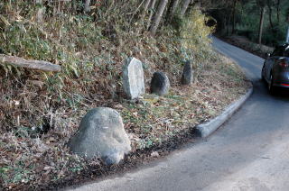 写真／賀茂神社裏山の石碑