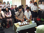 中學生表演茶道