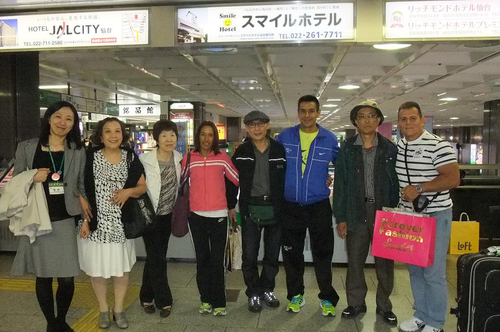 5月10日、長旅を経て仙台に到着した選手団は、交流団体をはじめとする市民から、温かな歓迎を受けました。（写真はアカプルコ市選手団
