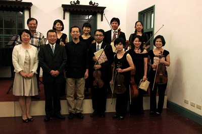 台南芸術家合奏団との記念写真の様子