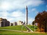 「ミンスク英雄都市」の記念碑が建つ公園