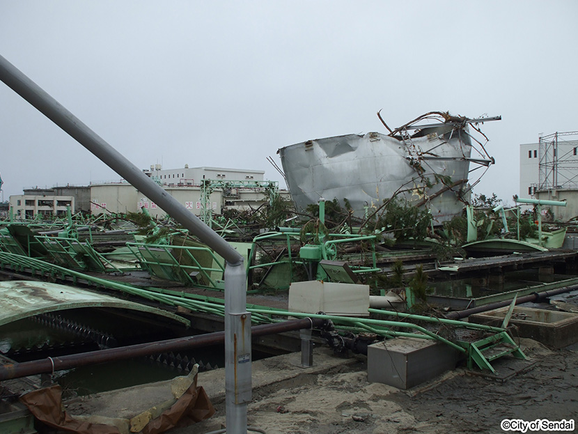 画像：津波の直撃を受けた南蒲生浄化センター1