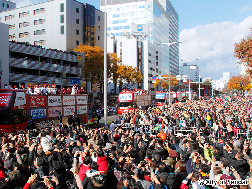 画像：東北楽天ゴールデンイーグルス「日本一」パレードに詰めかけた観衆は約21万4千人