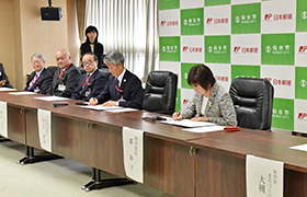 日本郵便株式会社との包括連携協定締結式_02