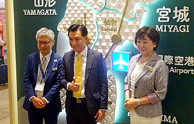 タイ国際航空社長、仙台国際空港社長、市長の集合写真