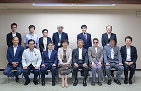 日本盲人会連合の皆さまと市長の集合写真