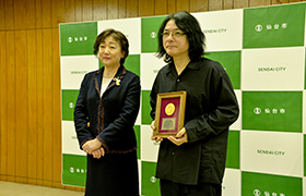 市長と岩井監督の記念写真