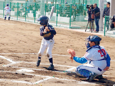 写真：「蒲町スポーツ少年団野球部」と「荒浜ビックウェーブ」のオープニング試合