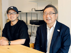写真：せんだいリノベーションまちづくり実行委員会委員・猪股正之さん（右）と、建築家・川上謙さん