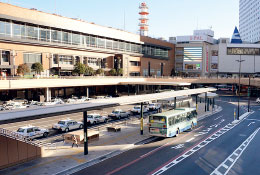 写真：仙台駅西口バスプールの拡張工事等により、東北の玄関口にふさわしい交通結節機能の強化を図ります