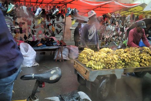 園長ブログ　マダガスカル訪問記15　市場の様子