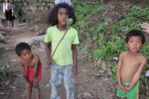園長ブログ　マダガスカル訪問記16　遊ぶ子供たち
