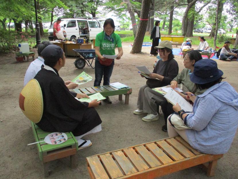 話を伺っている様子