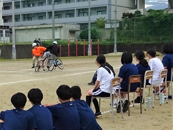 自転車事故の再現の様子2