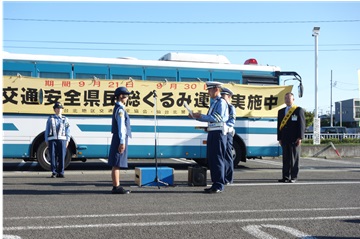 一日署長委嘱状交付式の様子