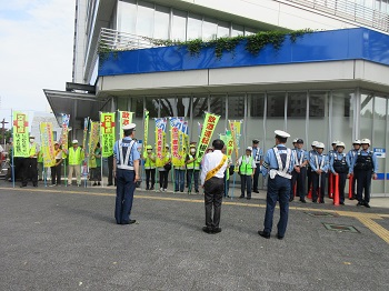 夏の交通事故防止運動に参加された方々