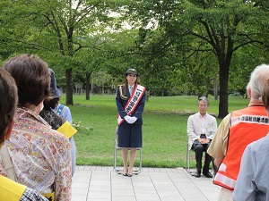 一日署長に委嘱された佐藤あり紗さん