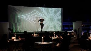 ステージとラウンジ