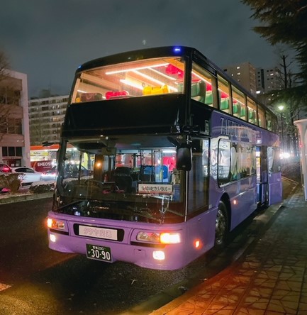 バス会社のタケヤ交通所有のオープントップバス