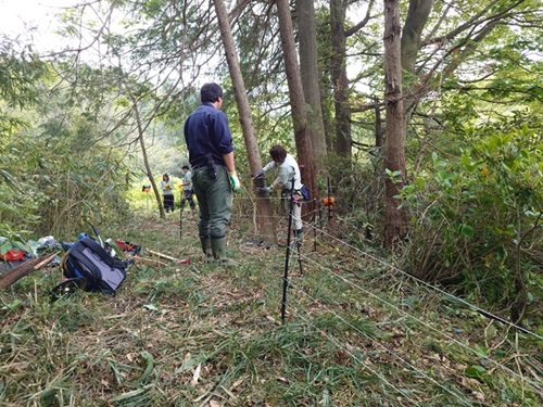 電気柵とAIカメラの設置