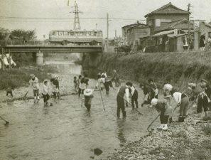 設立当時の梅田川浄化活動の写真