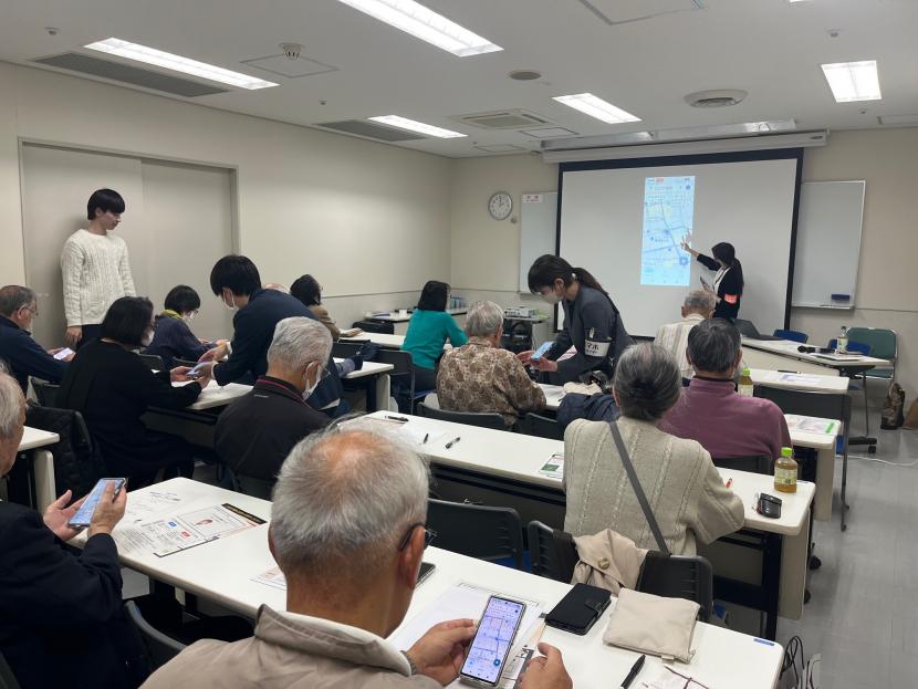 「スマホの基本と詐欺対策」の講座の様子