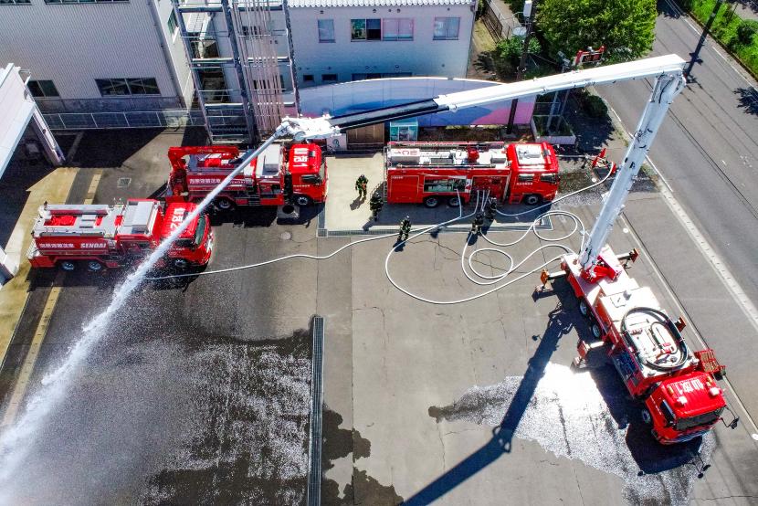 高所放水車・大型化学車・泡原液搬送車1