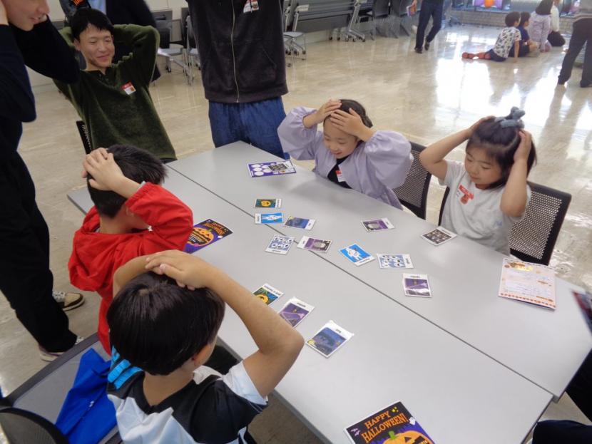 カードゲームの様子