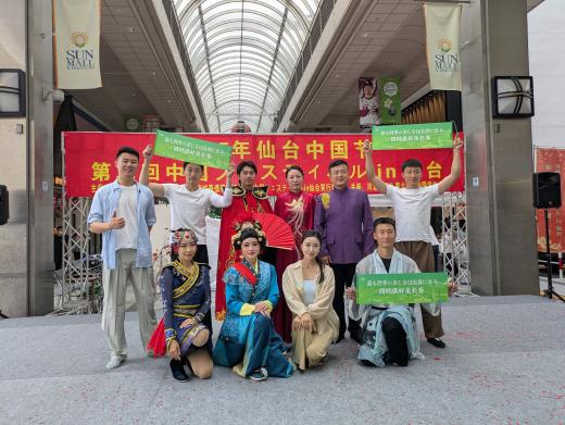 雑技団集合写真