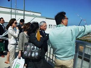 写真/蒲生説明を聞く