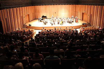 樹谷音楽ホールでの演奏の写真