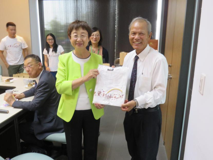 ちーめいグループ副董事長と記念写真