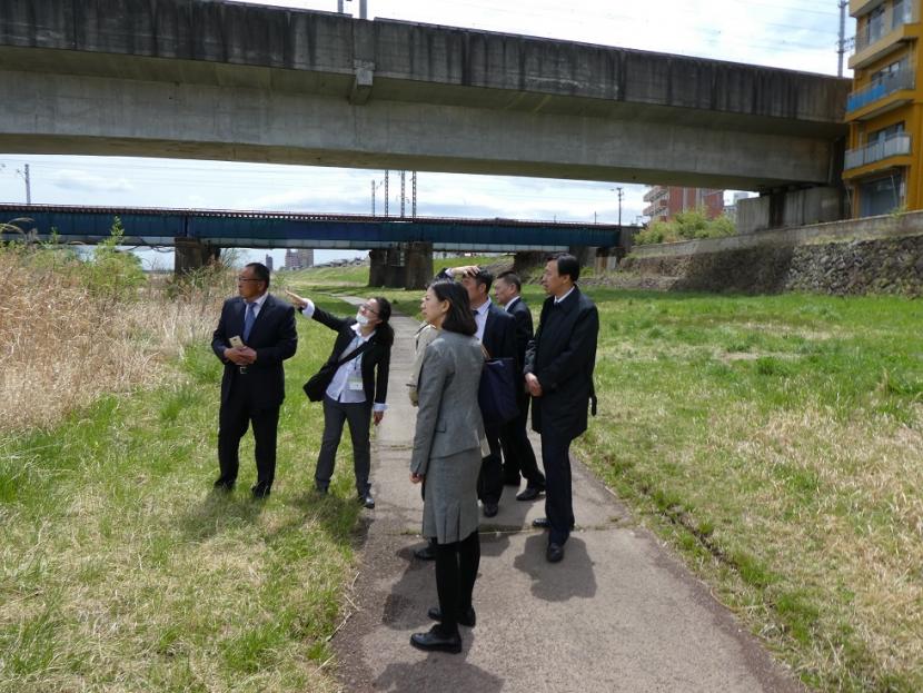 広瀬川の河川敷にて