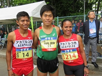 アカプルコ市男女選手と川内選手