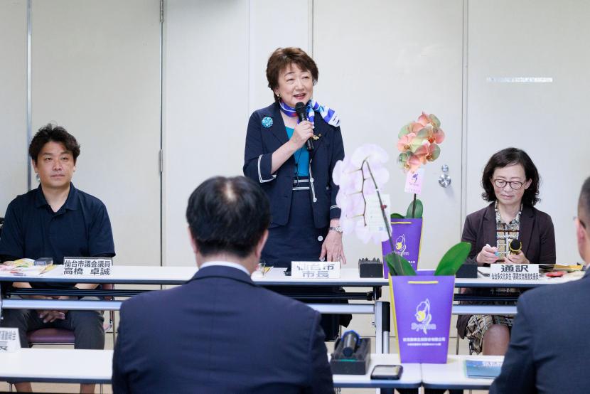 挨拶する郡市長