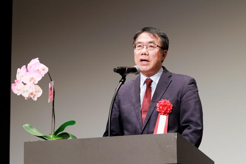挨拶する黄市長