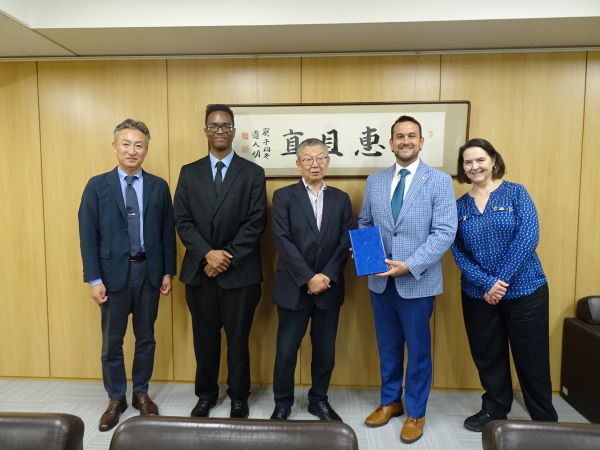 藤本副市長表敬訪問の際の記念撮影