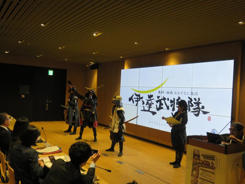 演舞を披露する武将隊