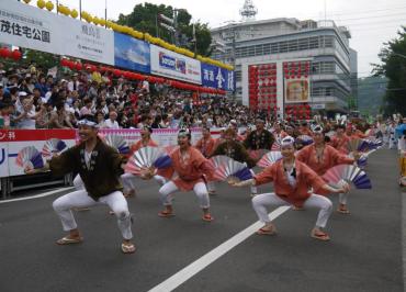 すずめ踊り披露の写真