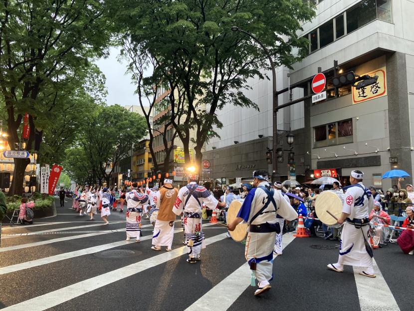 定禅寺通りにて