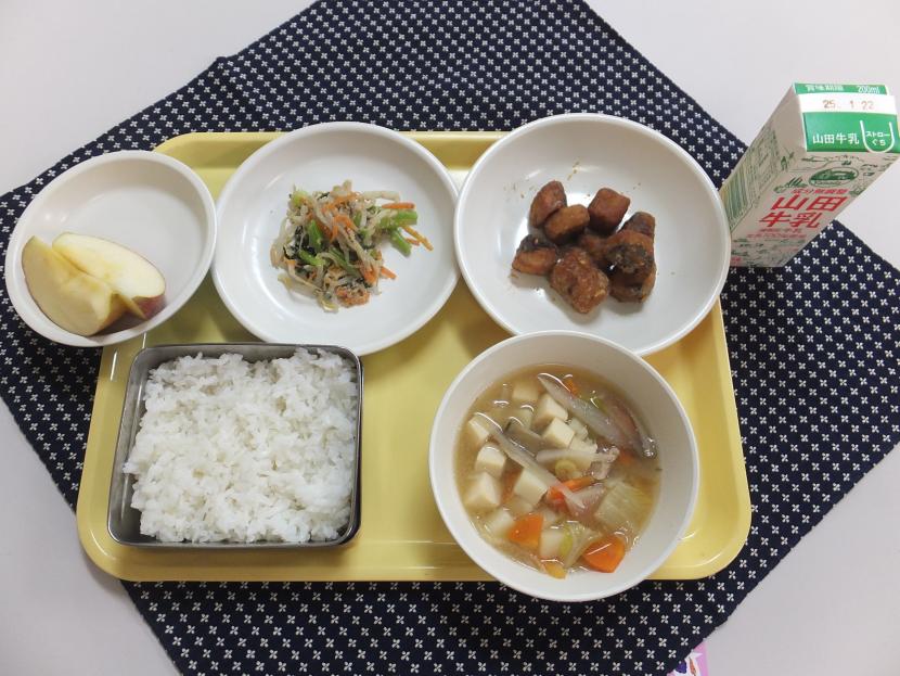 給食セットの一例2025