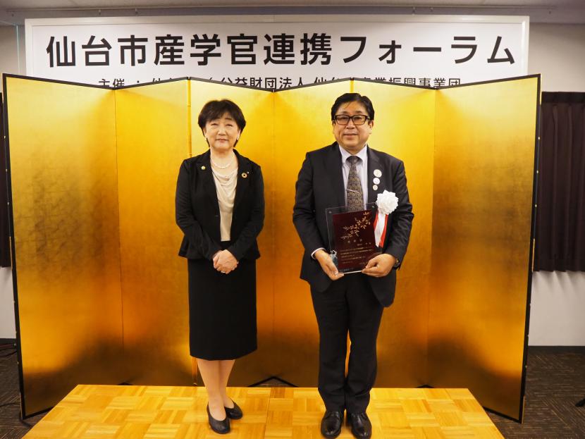 堀切川　一男　氏