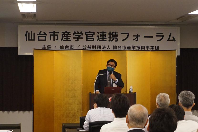 堀切川　一男　氏
