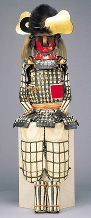 画像／銀伊予札白糸威胴丸具足