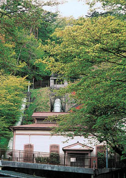 新緑の三居沢発電所