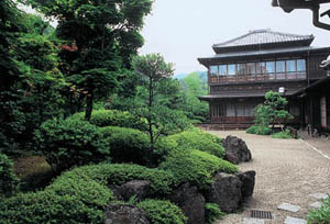 しょう景閣内の日本庭園の写真