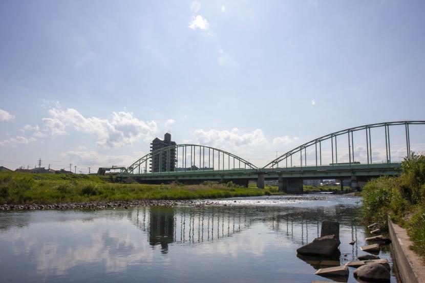 川の流れと水道橋
