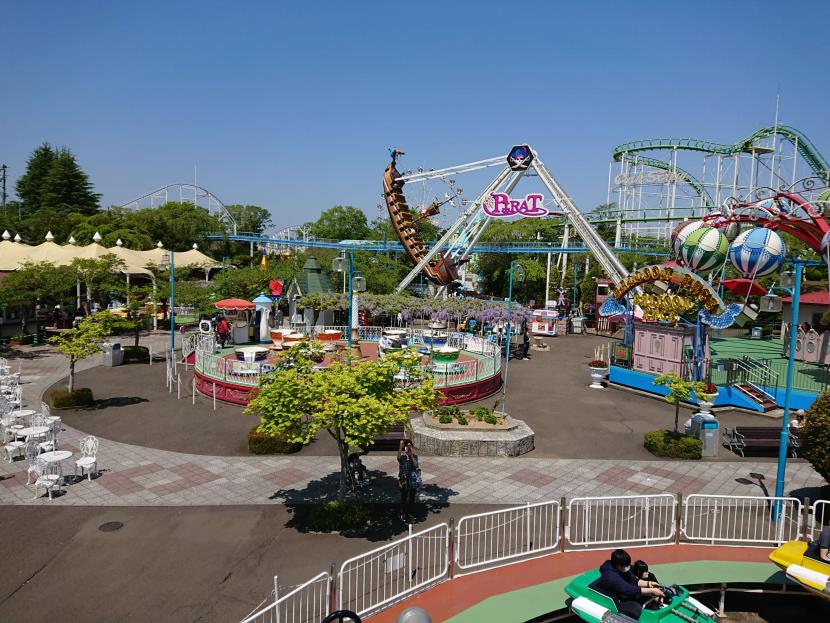 周辺を緑に囲まれた遊園地（撮影：結城彰彦）