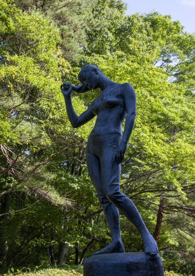 彫刻「緑の風」