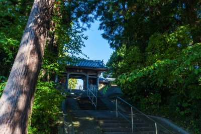 覚範寺の山門